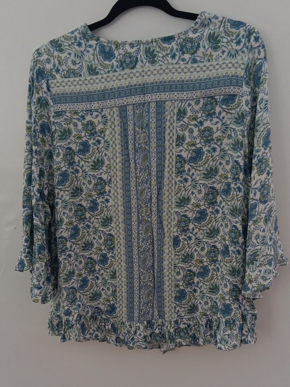 Cynthia Rowley Blue and Cream Floral V-Neck Ruffle Hem Top #3886 - Picture 4 of 4